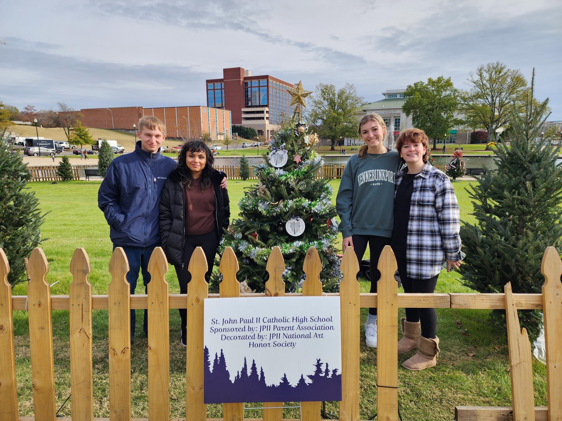 Art Honor students Christmas tree 