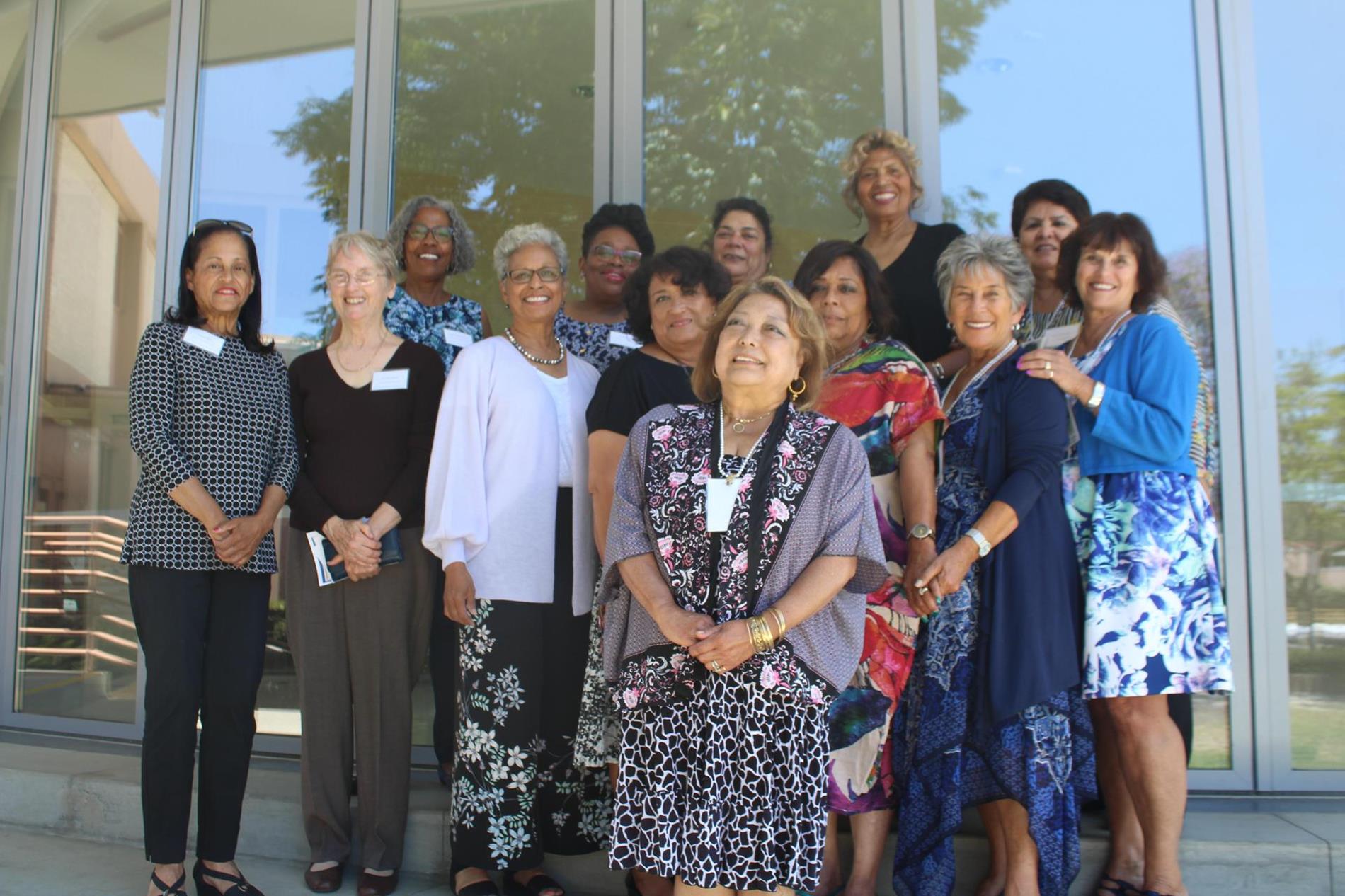 group photo of alumni