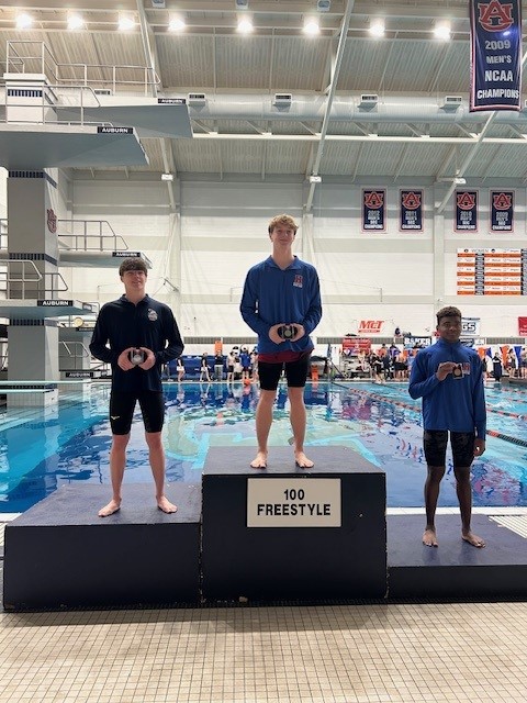 Andon Ellzey 2nd in the 100 yd free