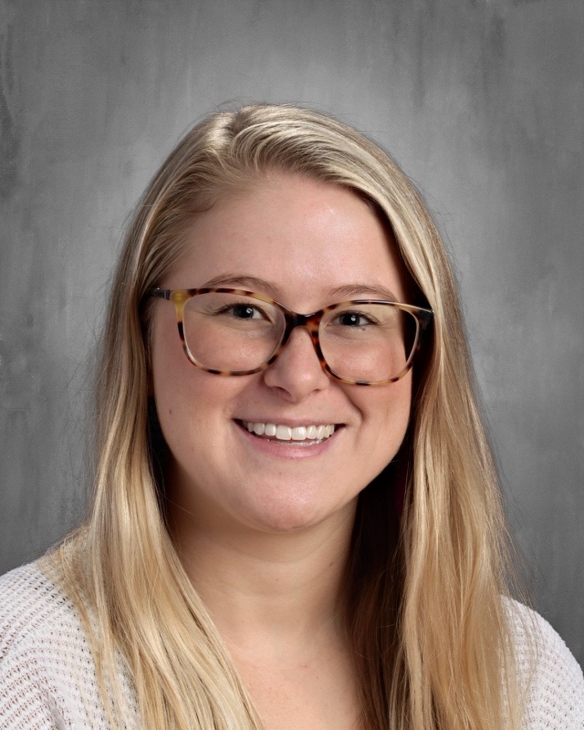 headshot of Libby Carlton, counselor