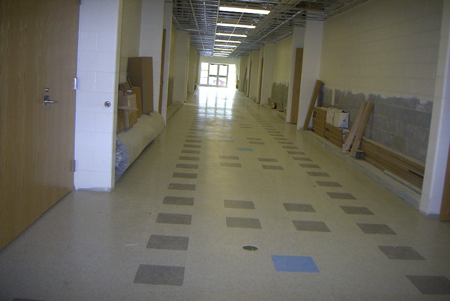 4 - 6 wing tiled floor