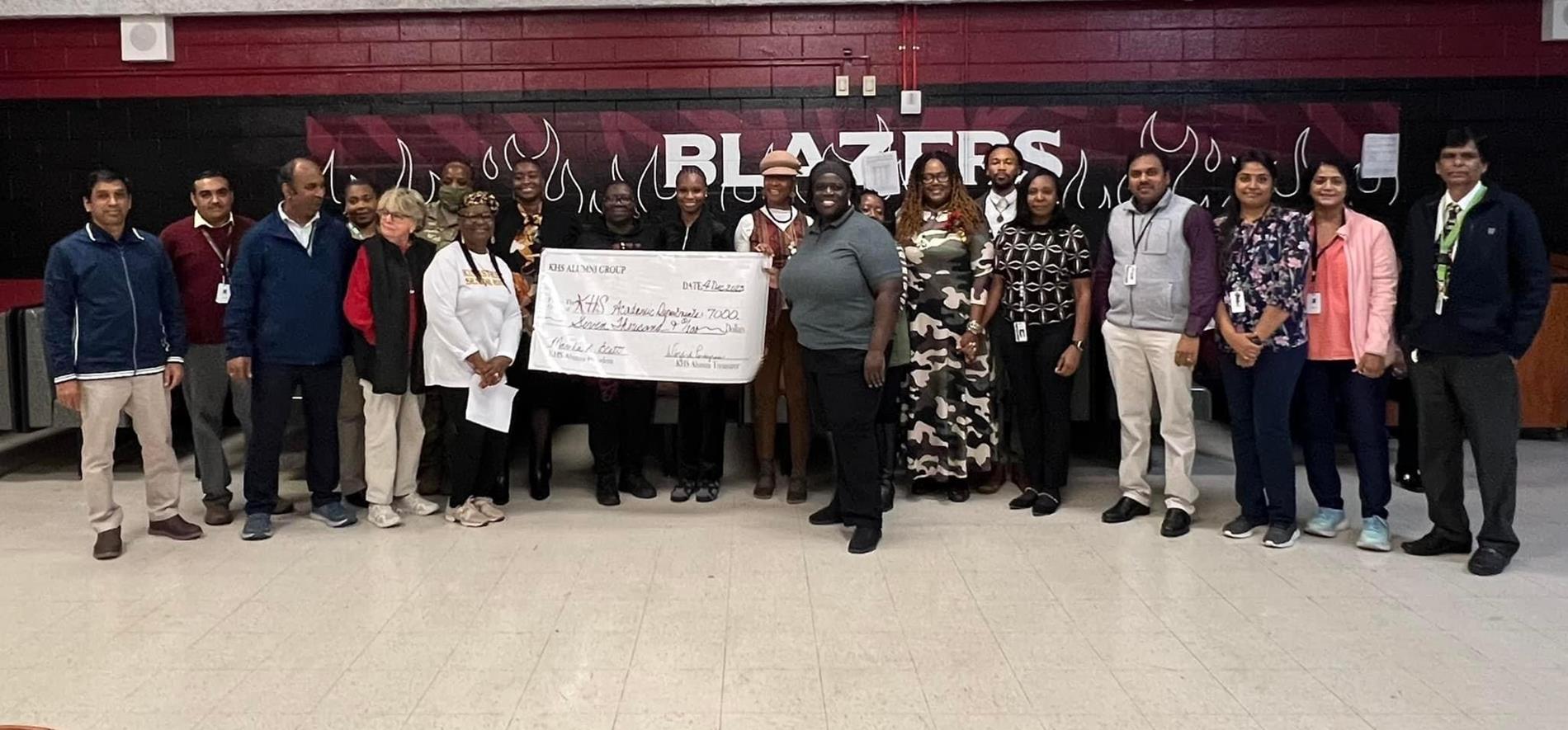 alumni group makes donation to kingstree high school 
