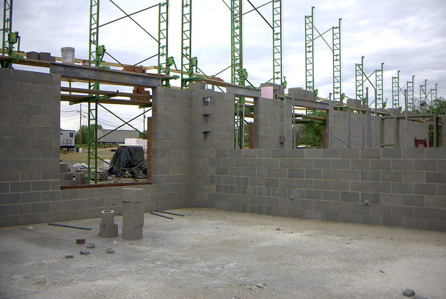 wall continue on north wing