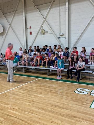 Mayor and students in gymnasium