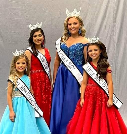 Miss Echols Crowned Contestants