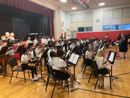 middle school band rehearsing