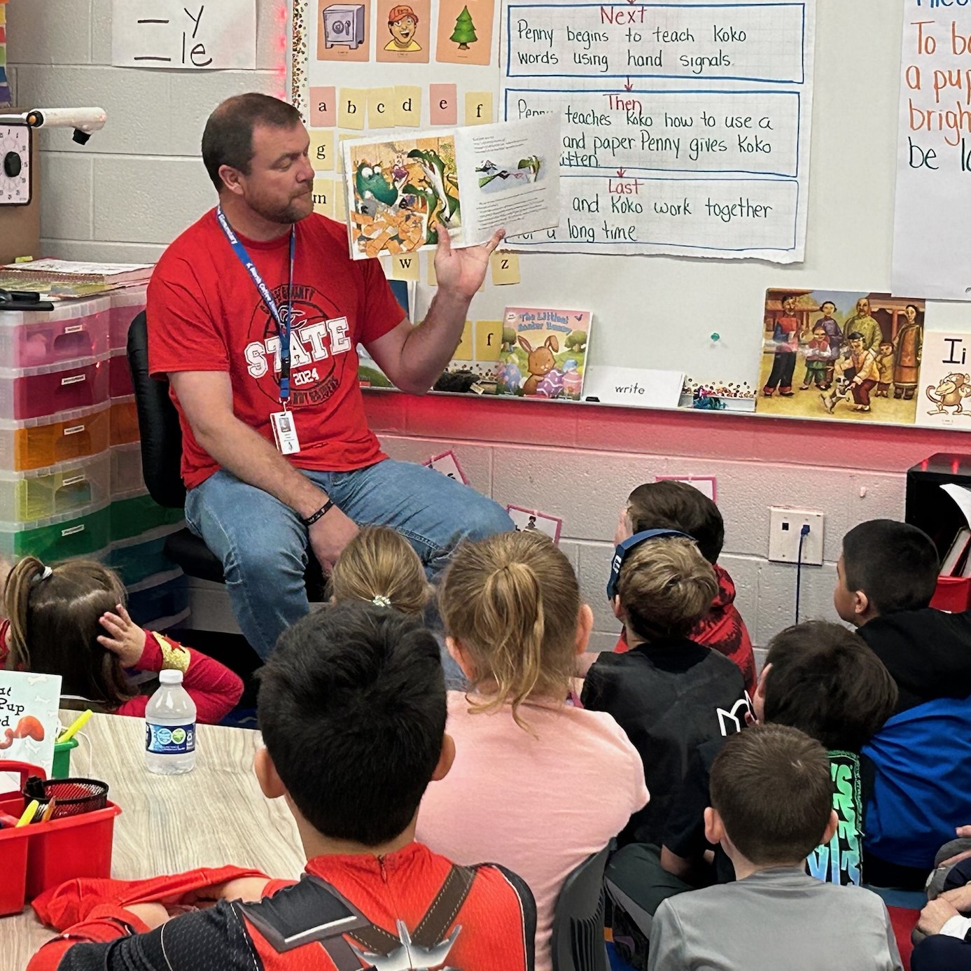 Dr Clark reads to Kindergarten