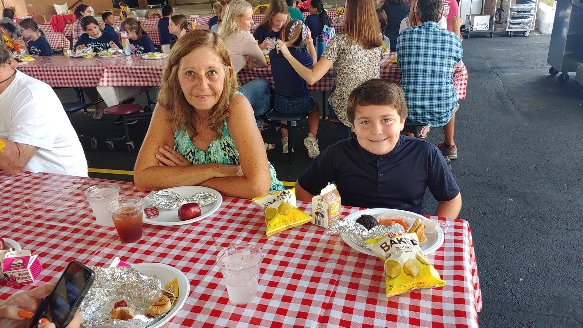 Gnat family enjoying the picnic.