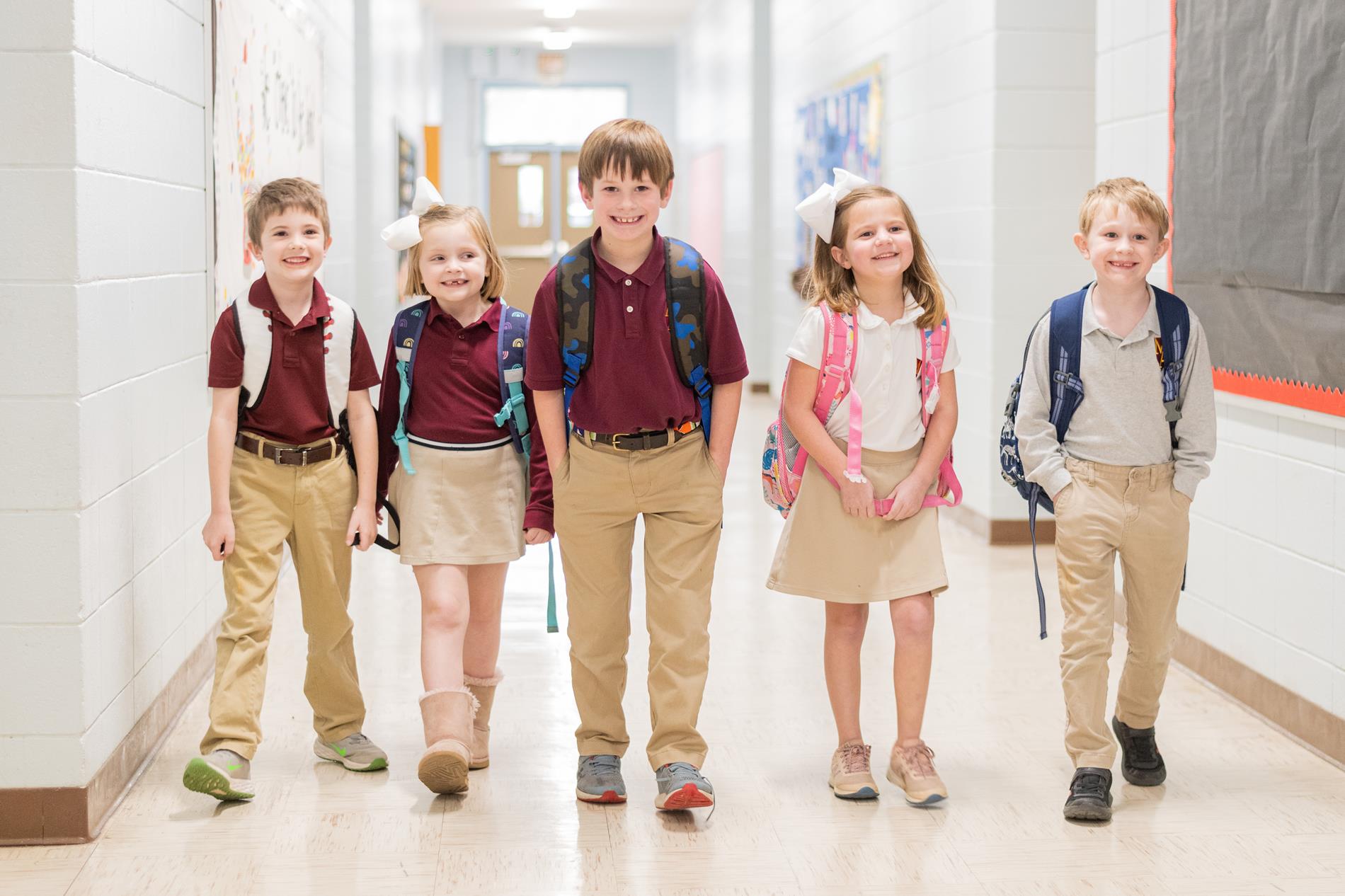 elementary kids in hallway