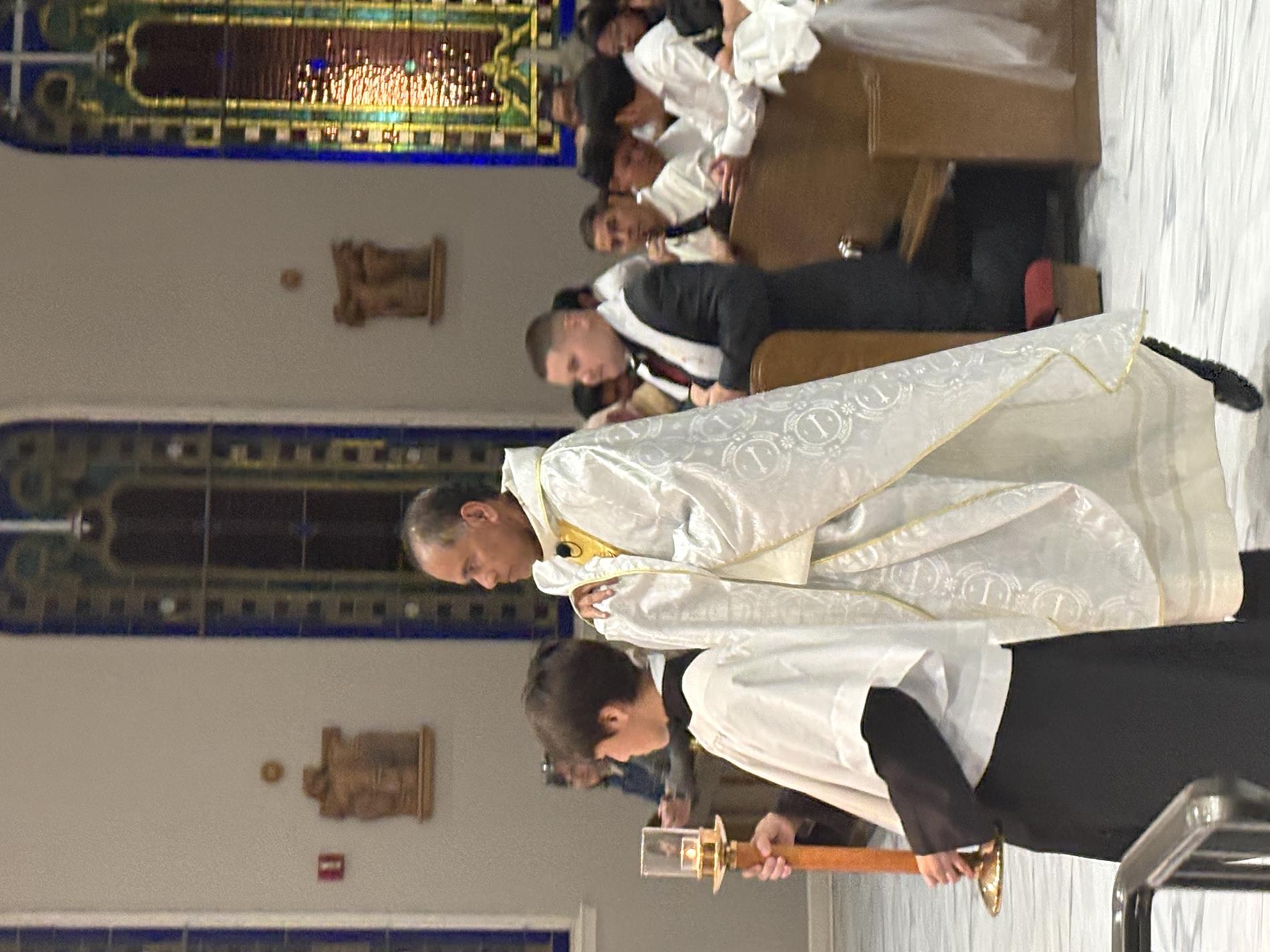 Father retries Blessed Sacrament from the Altar of Repose