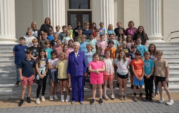 Elementary Students with Governor Ivey