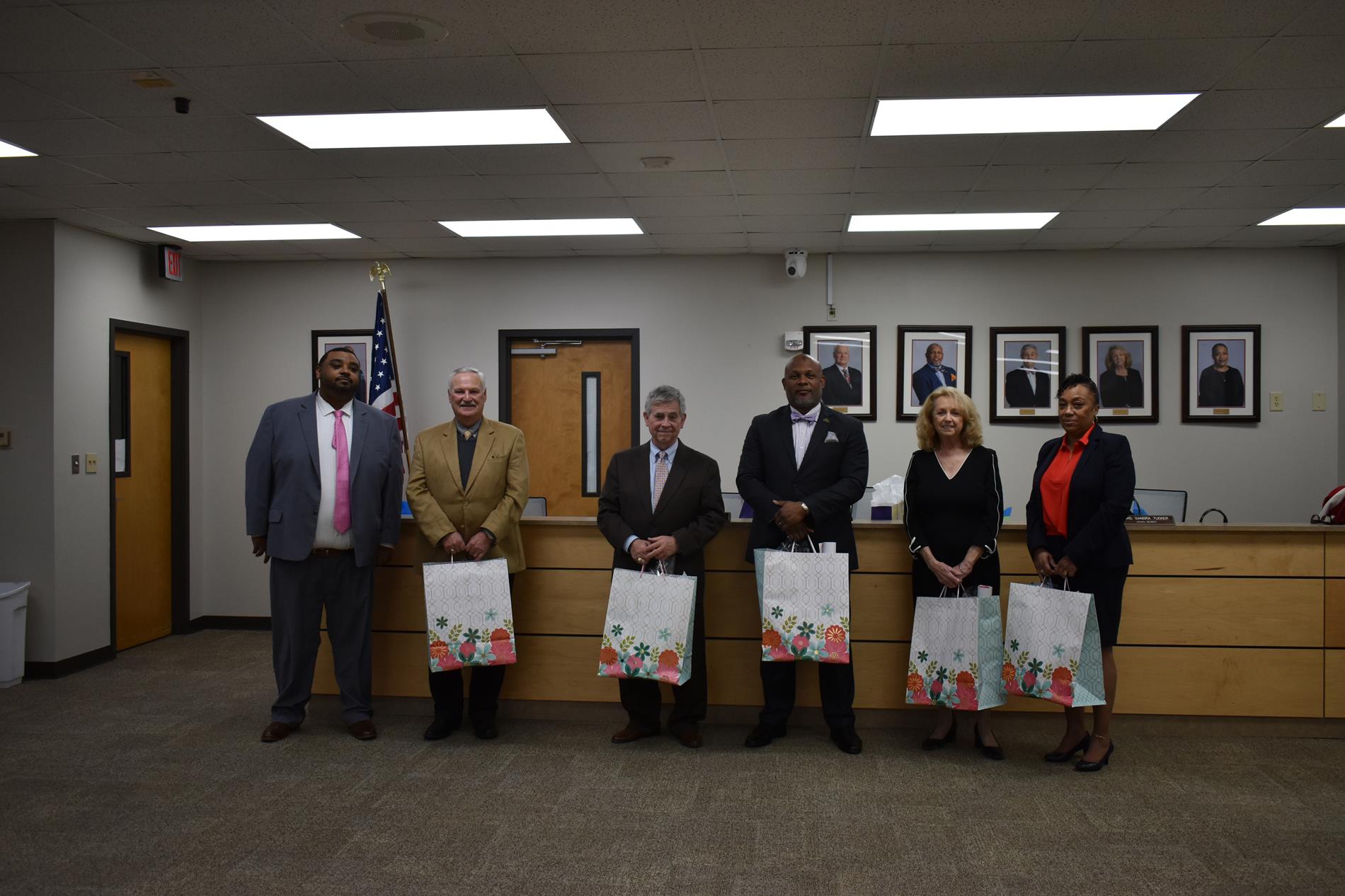 Board Members recieved Gifts from CCHS
