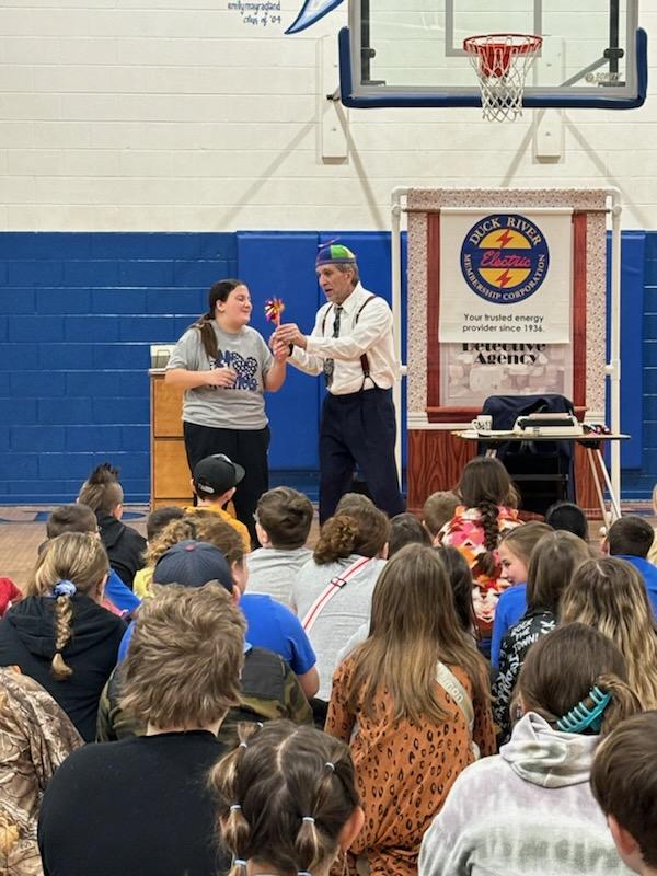 The Energy Detective, Jimmy Ruff, presented his toughest case to Huntland's 3rd-5th grade students. What is the perfect energy source for generating electricity?
