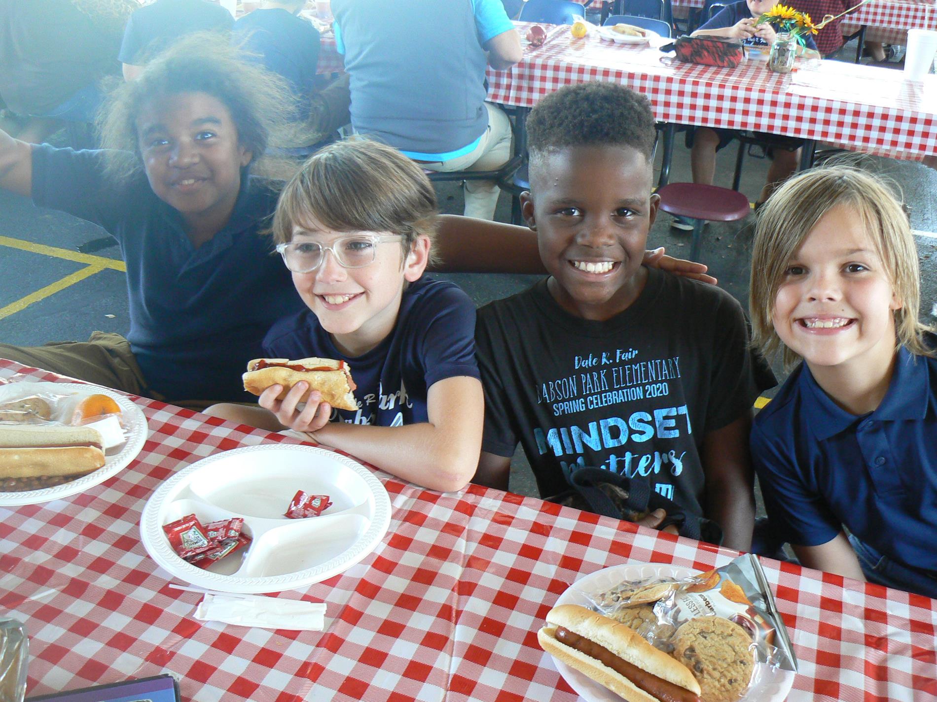 2nd grade Gnats enjoying family picnic.