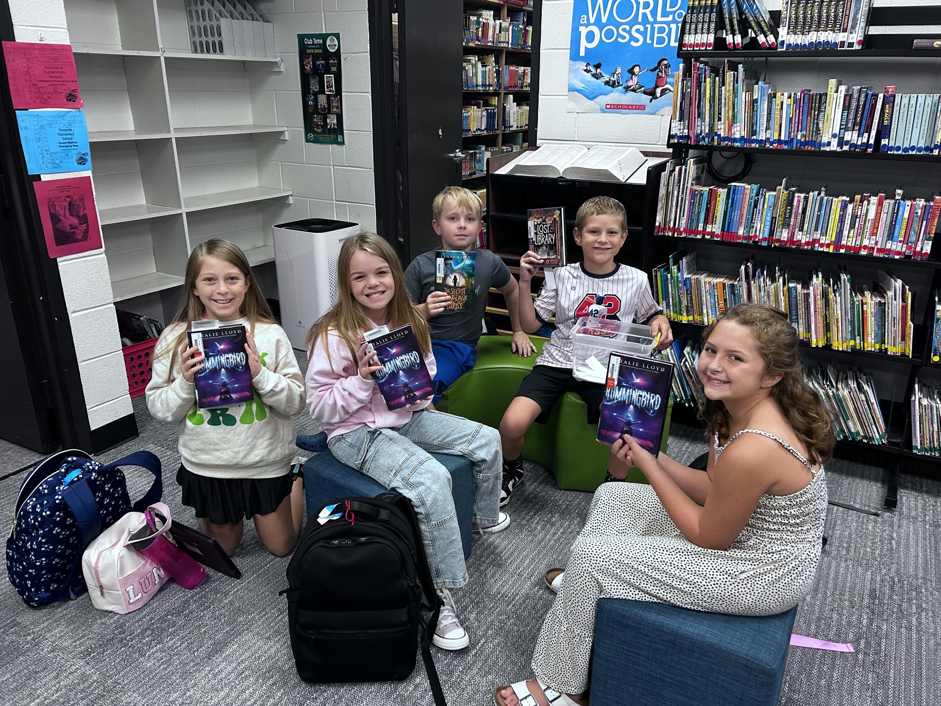 4th Grade Students Reading 4th Grade Students Reading