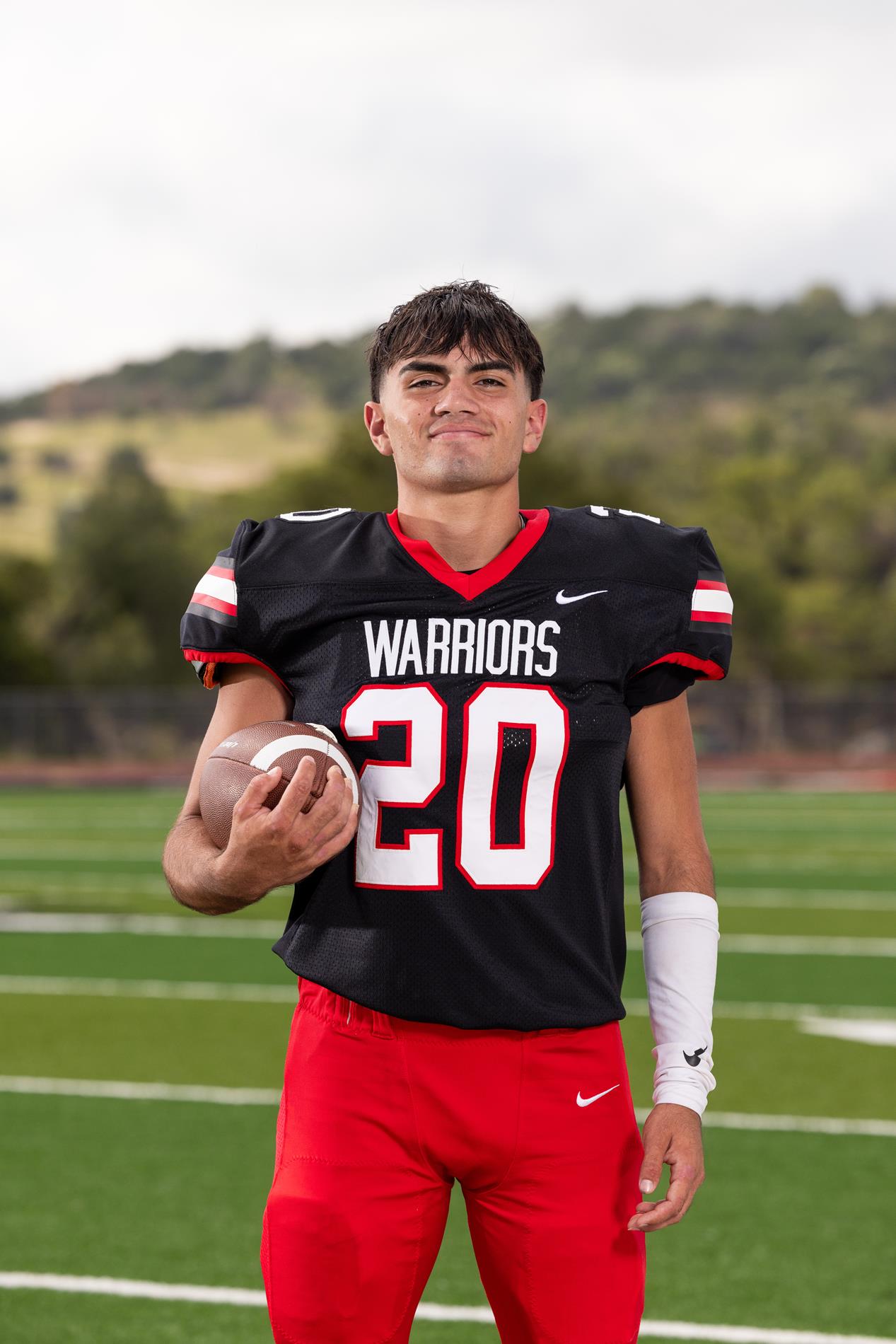 20 JACKSON LEDESMA, RB/DE, JR