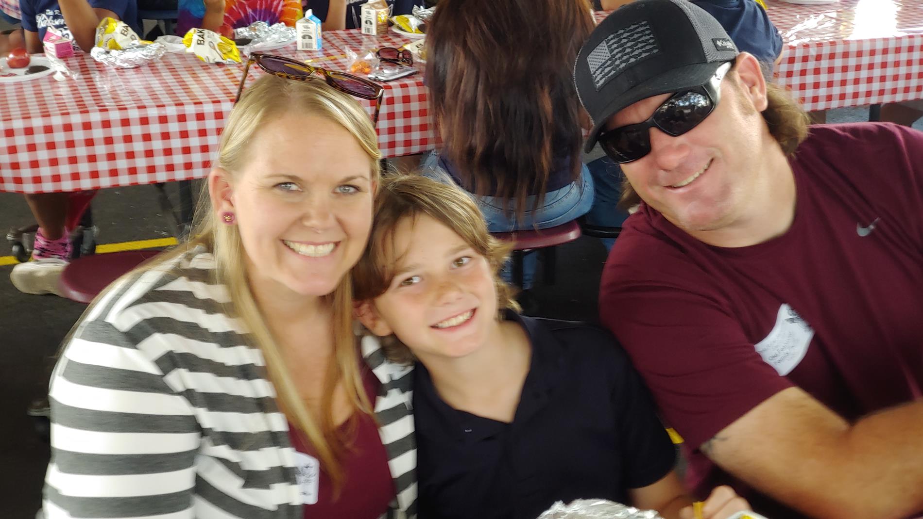Gnat family enjoying the picnic.