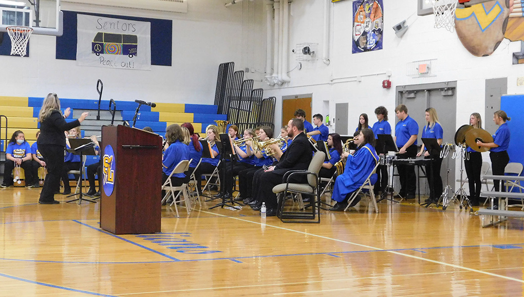 Band plays for the veterans