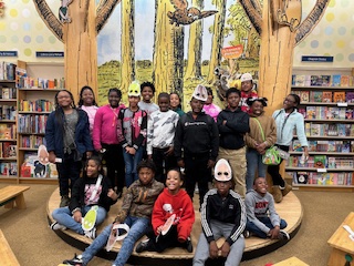 Scholars visit Barnes and Noble Booksellers