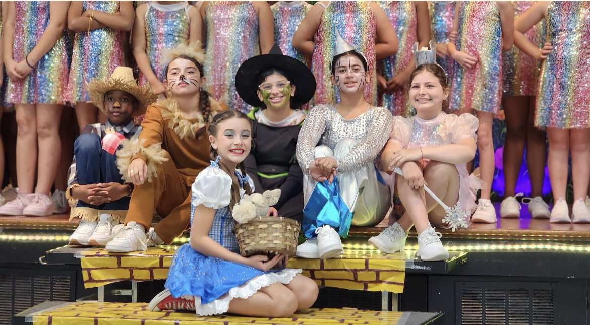 student cast of Wizard of Oz