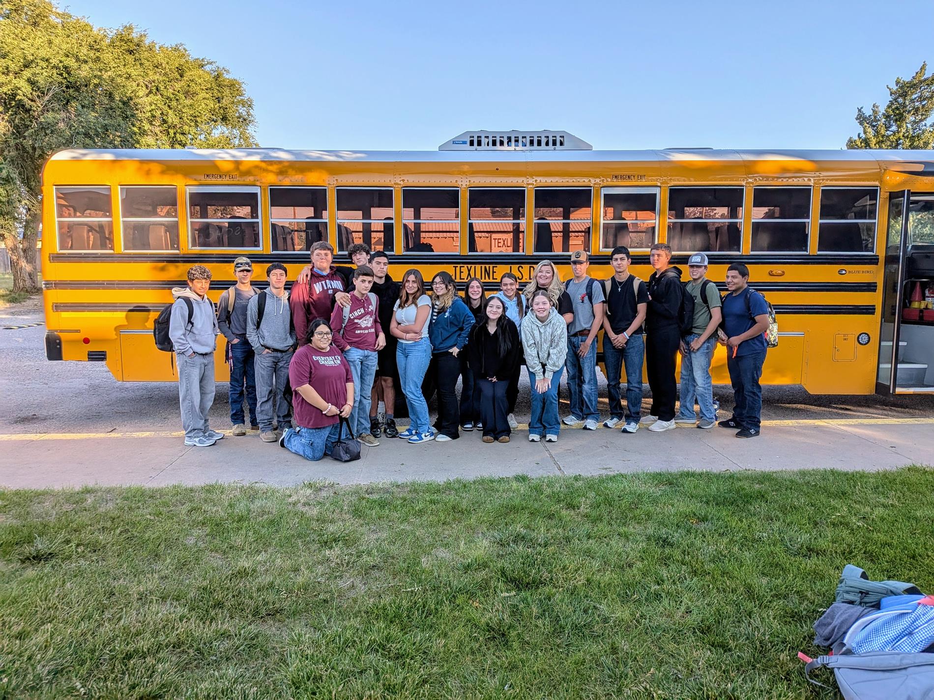 Picture of NPIZ students in front of the bus before traveling to Dalhart for their classes.