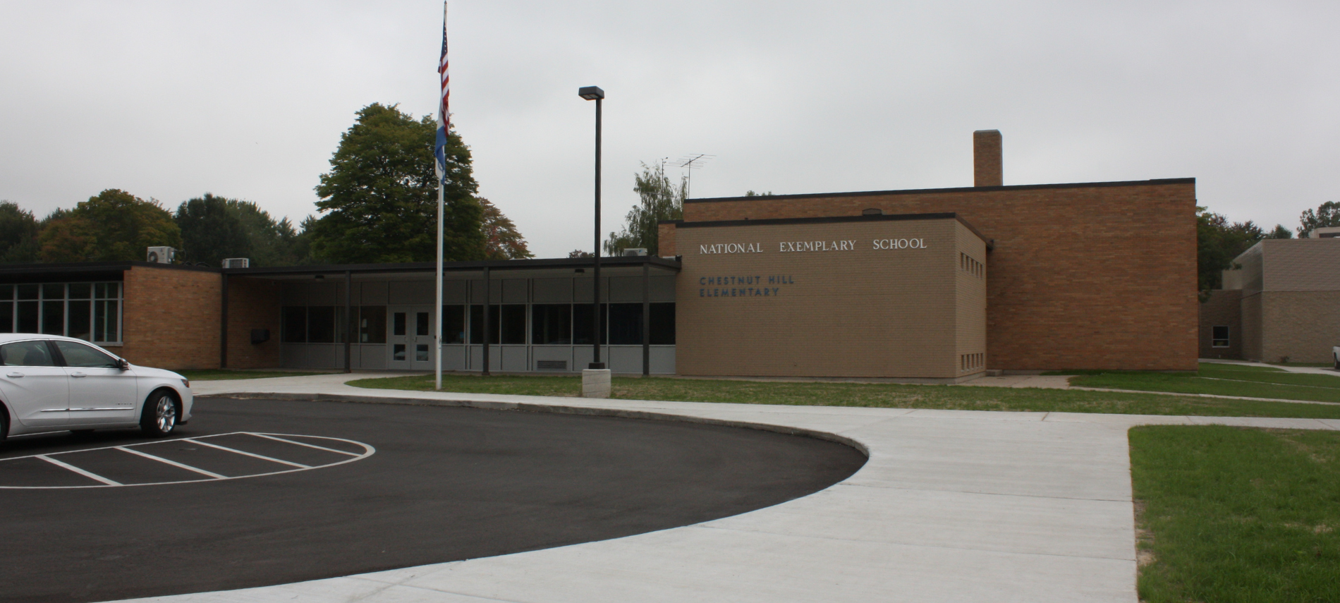 Front view of Chestnut Hills Elementary School