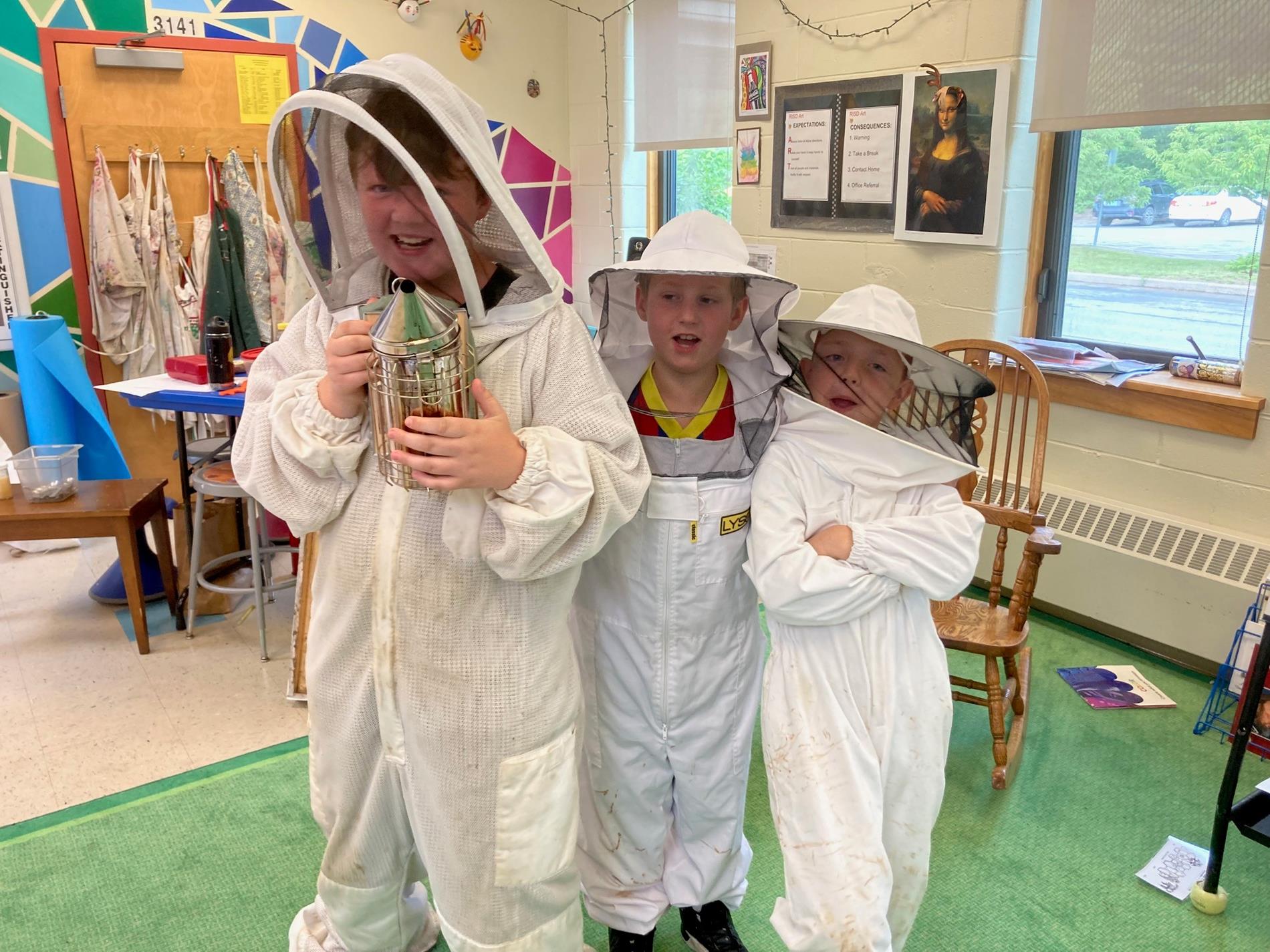 Beekeeping lessons at SME