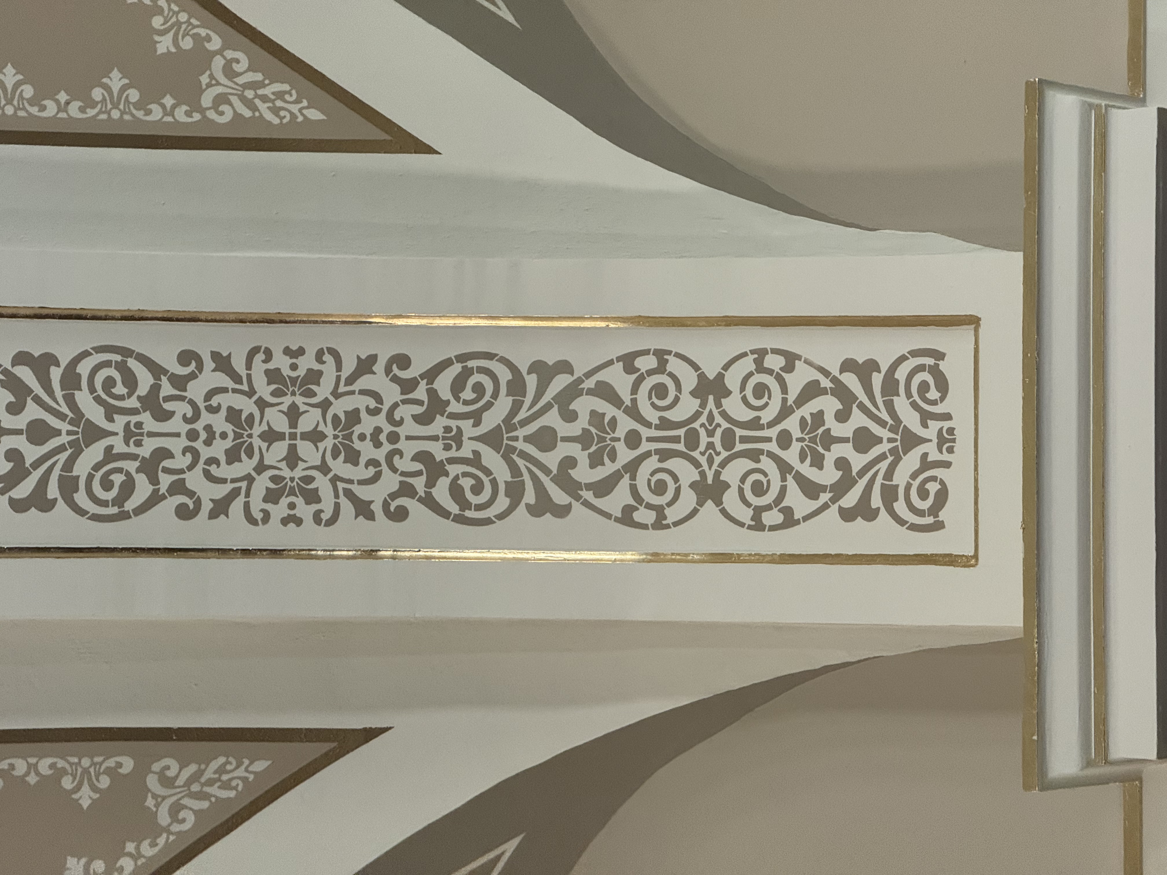Stencil rib and windows