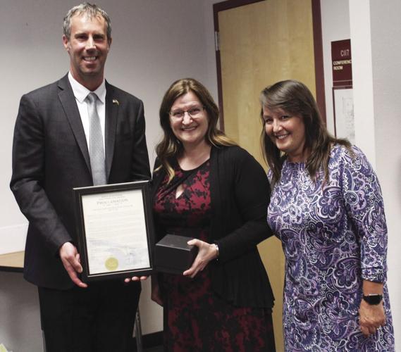 Mayor presents LHUSD Teacher of the Year award to Mrs. Harris
