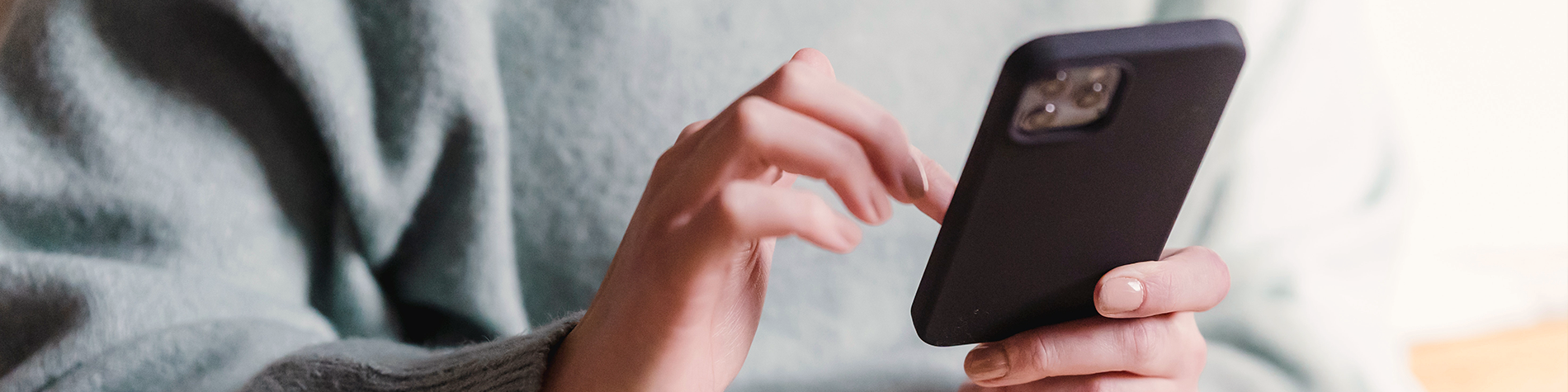 women with phone