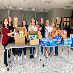 HOSA Club Members Give Back to Healthcare Workers