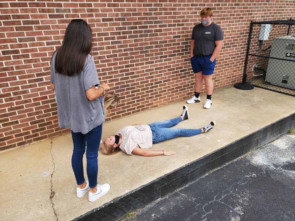 Anatomy class tracing chalk bodies