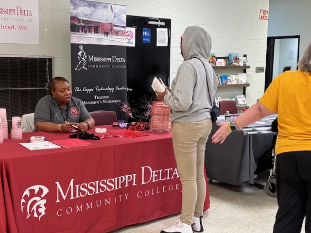 Students talking with Mississippi Delta Community College