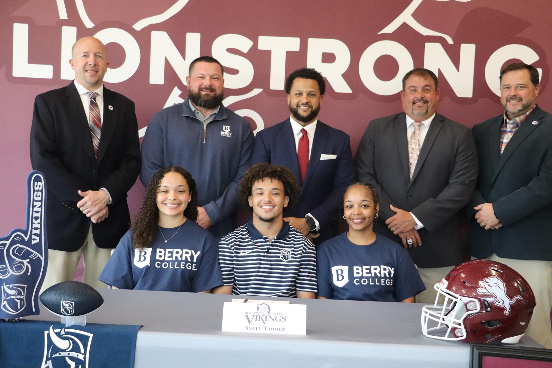 Avery Tanner Signs with Berry