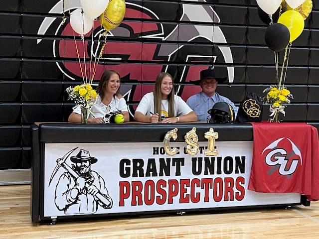 Raney Anderson, signing her letter of intent to play softball for College of Southern Idaho!!