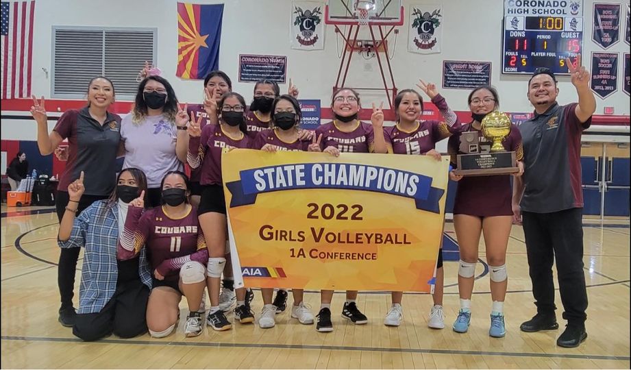 Picture of Lady Cougars with state championship banner for 2022 Girls Volleyball 1A conference