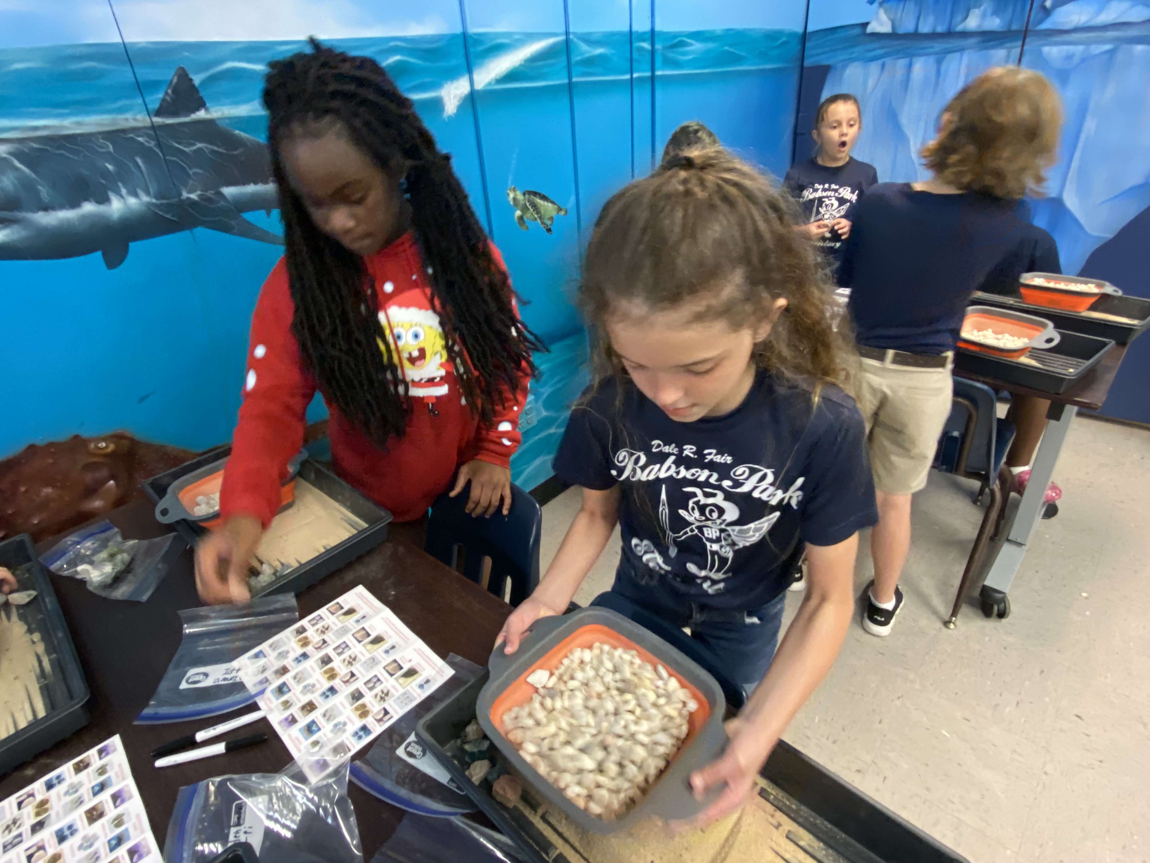 4th grade students mining for rocks and minerals.