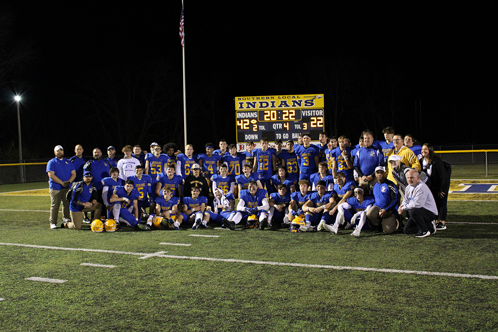 2022 Football Team picture after game 2 win
