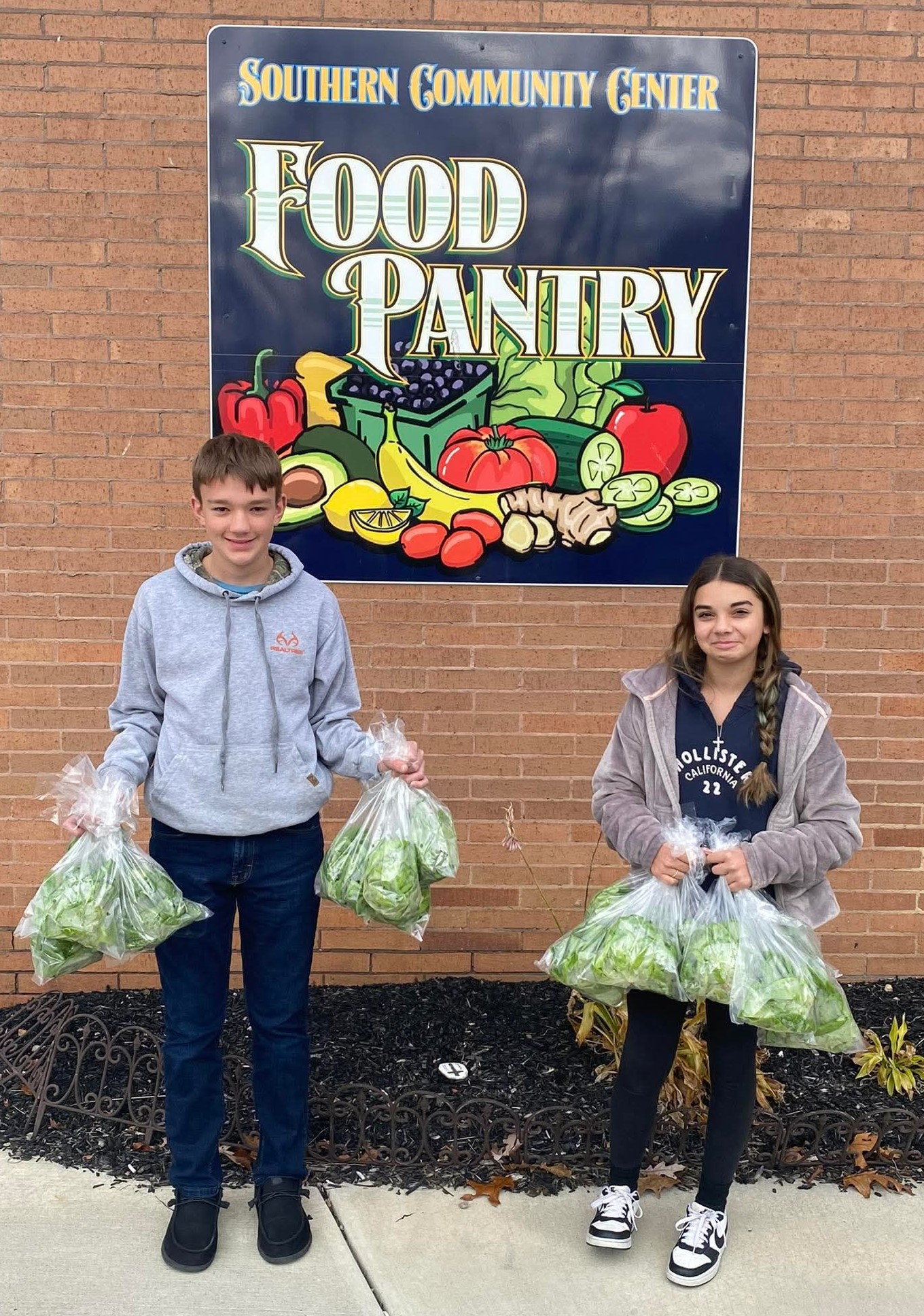 Middle school students donates lettuce
