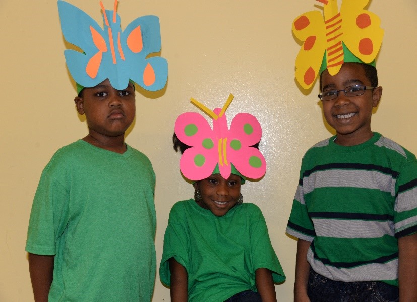 kindergarteners with butterfly hats on