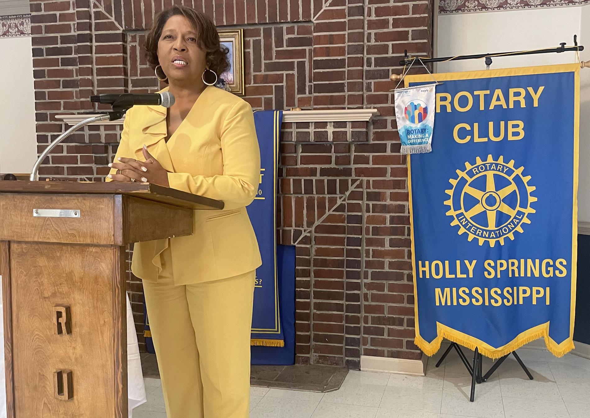 Superintendent speaks to Rotary Club