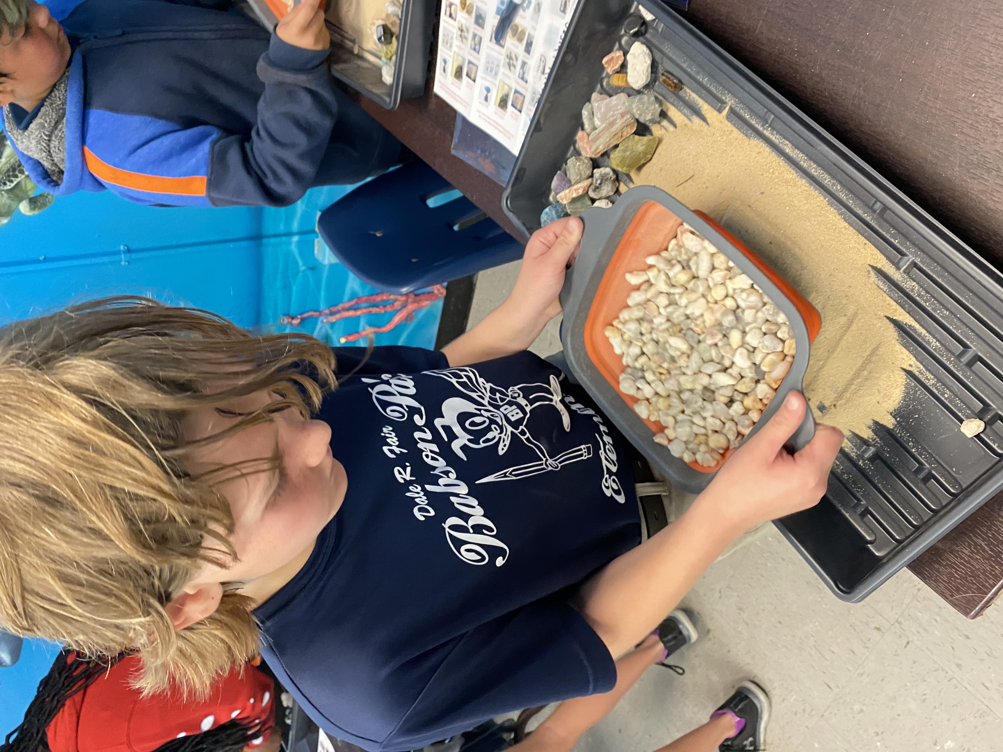 4th grade students mining for rocks and minerals.