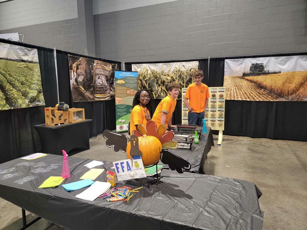 Diversified Ag students at the Mississippi State Fair