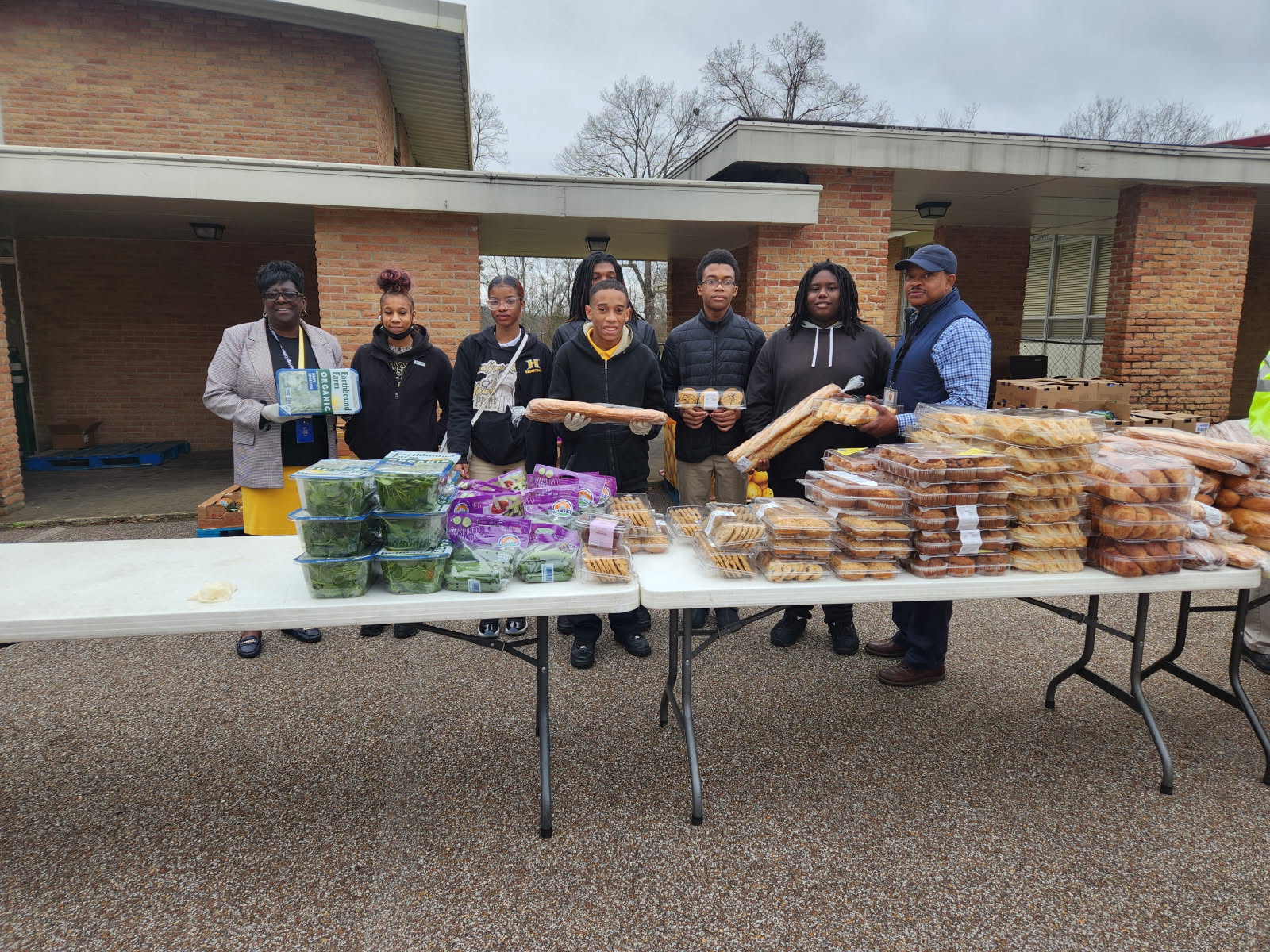 DECA & Educator Rising Helping out at the Garden Cafe'