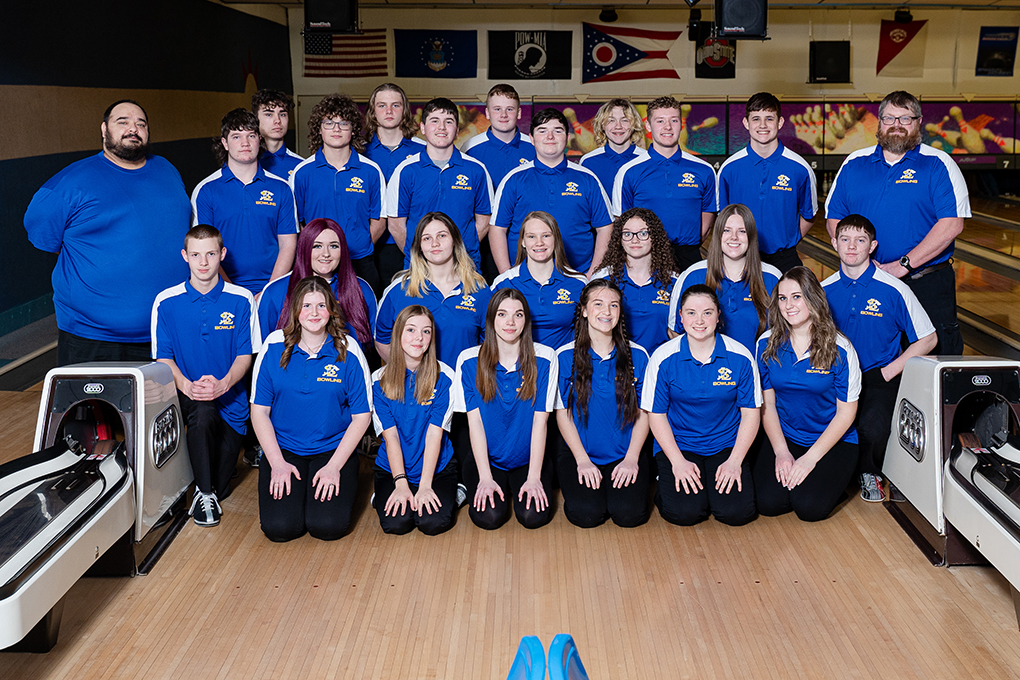 2021 - 2022 bowling team picture