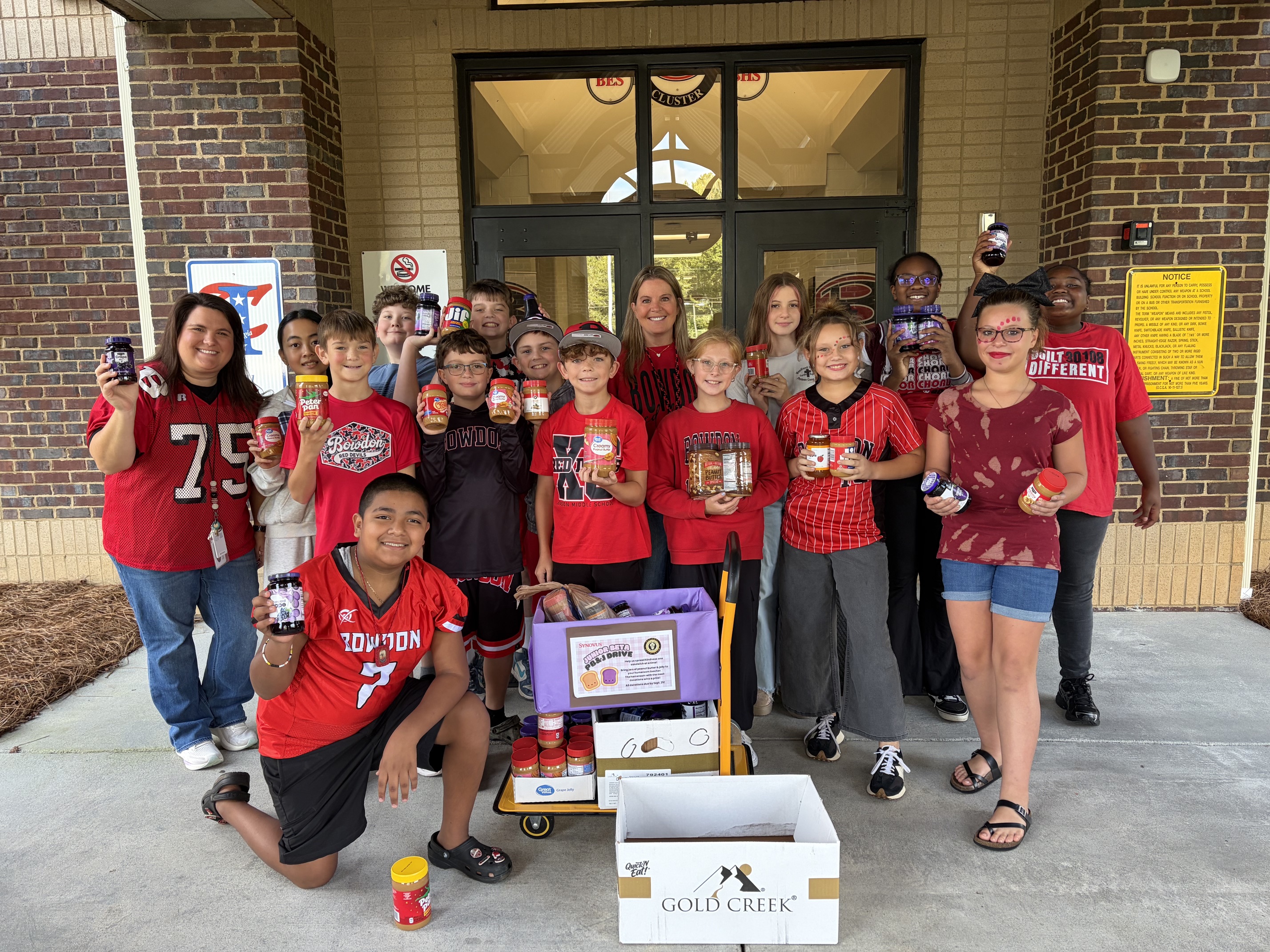 Jr. Beta PB&J Drive - photo of the winning homeroom with their jars of PB&J