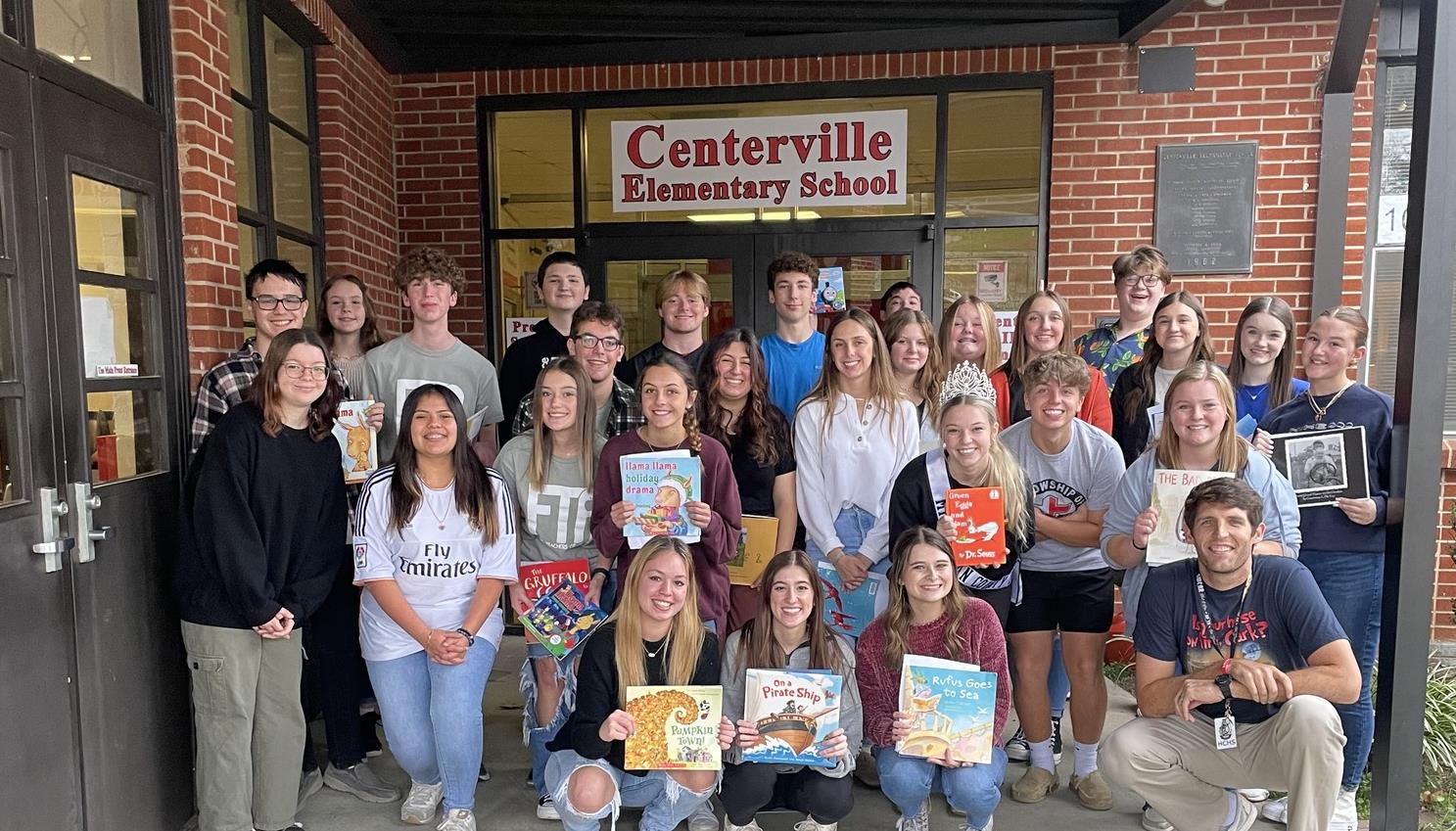 High School students at Elementary School to read books