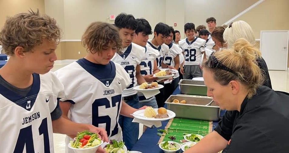 JHS players being fed